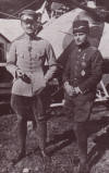 v.l. Major Schueler van Krieken, Kofl T�rk. 5 Armee und Buddecke vor Albatros